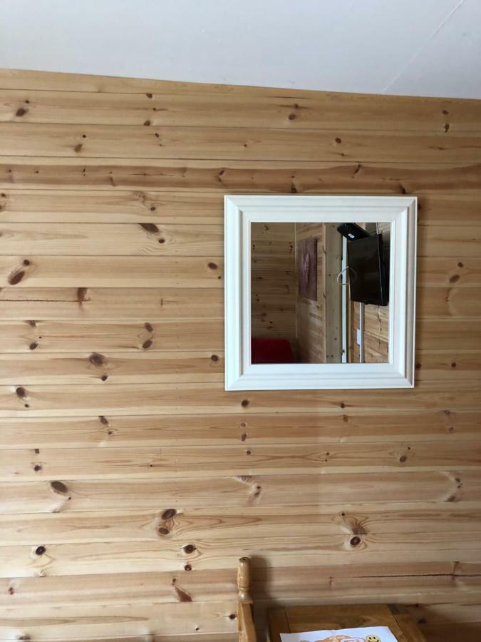 1 Lochness Rooms&Hostel Drumnadrochit Esterno foto